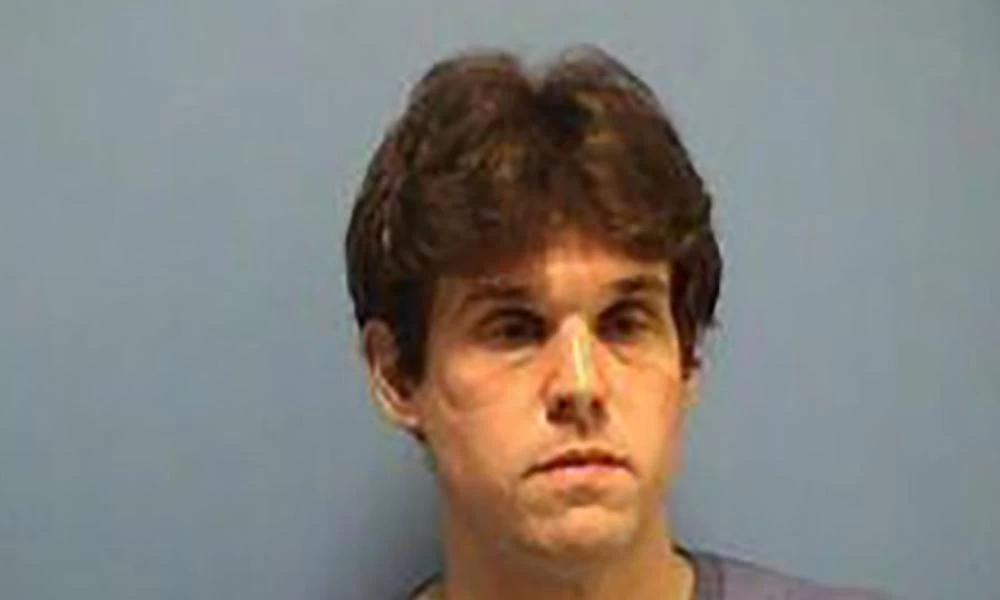 Συνελήφθη ιερέας επειδή έκανε σαδομαζοχιστικό τρίο στο ιερό εκκλησίας